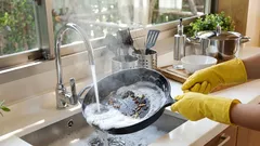 フライパンの焦げ付きが数分で消える：完璧な輝きを取り戻す簡単な裏技