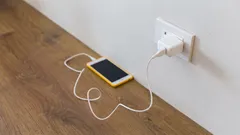 充電器をコンセントにつないだままにしておくと、どうなるのでしょうか？