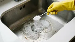 台所や浴室の排水口から臭いがする？ たった数分でできる簡単な家庭療法。