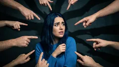 どのようにして罪悪感を植え付けられるのか？ 非合理的な罪悪感のトップ9——そして、どのような操作がそれらを引き起こすのか